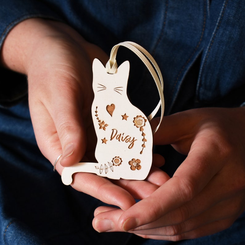 Cat Mum Mother's Day Gift, Cat Decoration Keepsake, Cat Lovers Gift for Women, Gift for Her, Custom Cat Ornament, Spring Decor